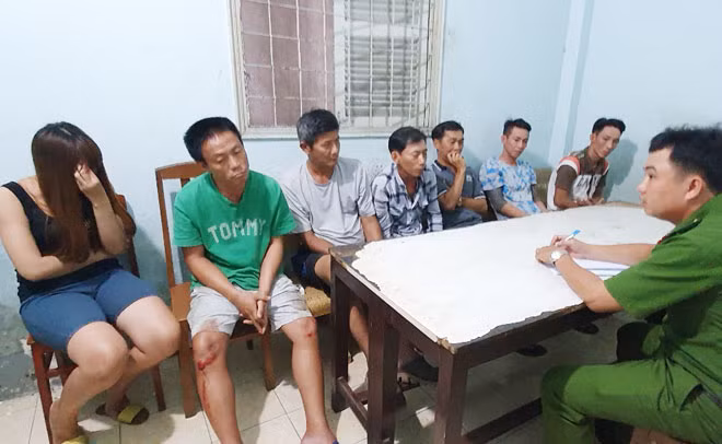 Các đối tượng tại cơ quan Công an.