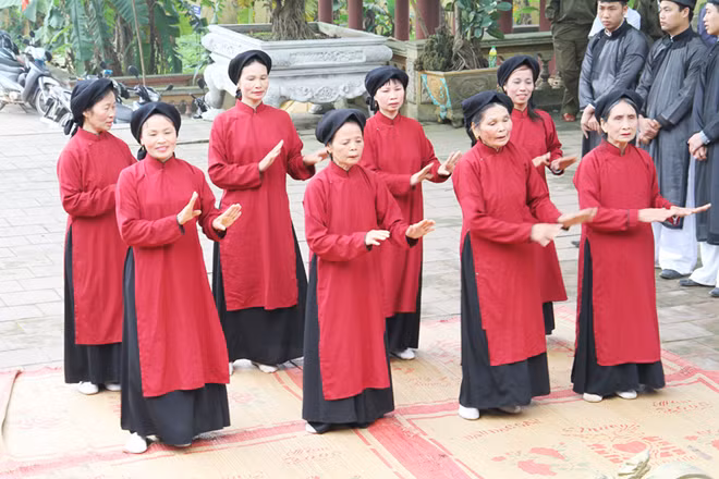 Mặc dù được công nhận là Di sản văn hóa phi vật thể đại diện của nhân loại, nhưng rất ít công chúng Việt hiểu và được xem biểu diễn hát Xoan.