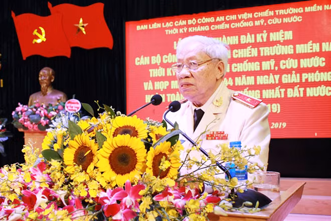 Thiếu tướng, AHLLVTND Phan Văn Lai, Trưởng BLL đọc diễn văn ôn lại truyền thống của lực lượng cán bộ Công an chi viện chiến trường miền Nam.