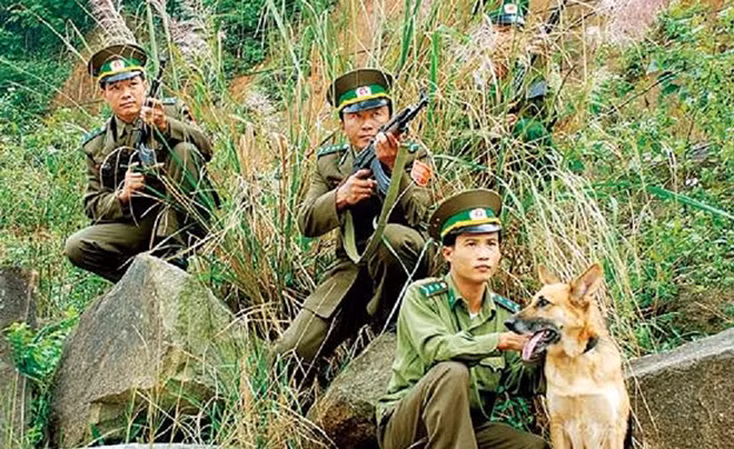 Bộ đội đồn Biên phòng Cầu Treo, Hà Tĩnh tuần tra bảo vệ vùng biên. Bộ đội đồn Biên phòng Cầu Treo, Hà Tĩnh tuần tra bảo vệ vùng biên.