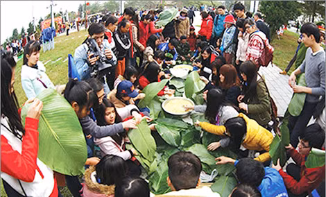 Chương trình “Gói bánh chưng xanh cùng người nghèo ăn Tết” 