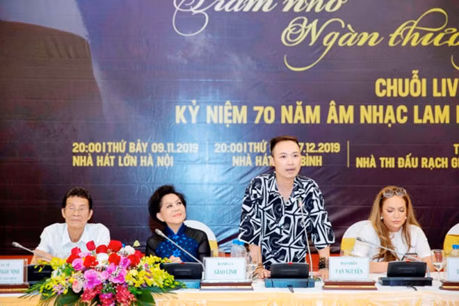 Đạo diễn Vạn Nguyễn chia sẻ về liveshow “Trăm nhớ ngàn thương”.