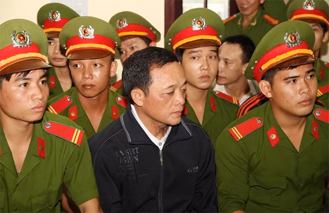 Phiên tòa xét xử “Cậu Thủy” và đồng bọn làm giả hài cốt liệt sĩ.