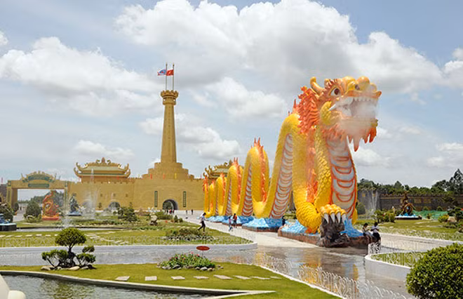 Biểu tượng con rồng bị ảnh hưởng văn hóa ngoại lai khi ứng dụng vào các công trình kiến trúc Việt Nam đương đại. Biểu tượng con rồng bị ảnh hưởng văn hóa ngoại lai khi ứng dụng vào các công trình kiến trúc Việt Nam đương đại.