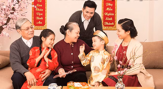 Phong tục tặng quà Tết của người Việt ít nhiều đã bị biến tướng trong đời sống hiện đại. Ảnh nguồn internet