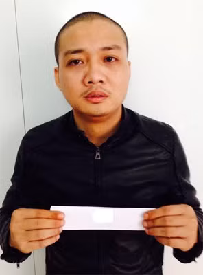 Đối tượng Cao Xuân Quát tới cơ quan Công an đầu thú sau khi gây cái chết cho vợ. Đối tượng Cao Xuân Quát tới cơ quan Công an đầu thú sau khi gây cái chết cho vợ.