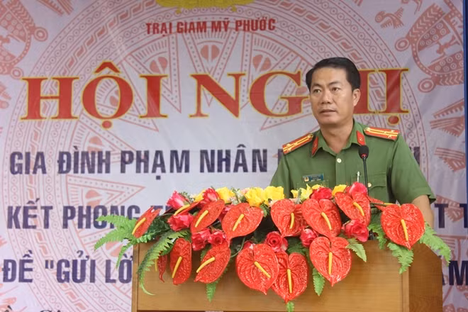 Thượng tá Võ Nhựt Hải, Giám thị Trại giam Mỹ Phước, phát biểu khai mạc hội nghị.