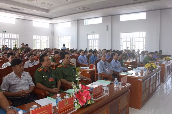 Toàn cảnh hội nghị.