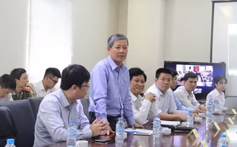 Thứ trưởng Bộ TT&TT Nguyễn Thành Hưng và các đại diện của Việt Nam tham gia cuộc diễn tập.