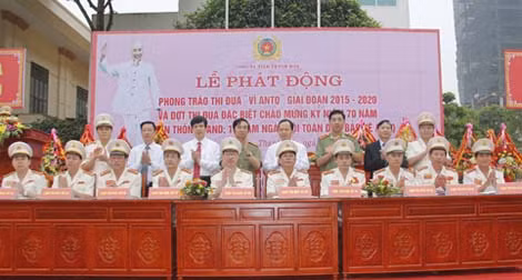 Công an Thanh Hóa tổ chức Lễ phát động đợt thi đua chào mừng kỷ niệm 70 năm ngày truyền thống CAND và 10 năm ngày hội toàn dân bảo vệ ANTQ.