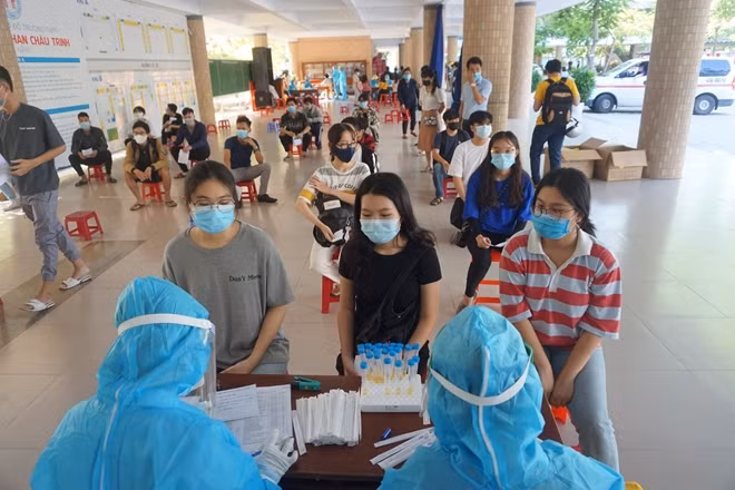 13.764 thí sinh, giáo viên, cán bộ coi thi âm tính với COVID-19.