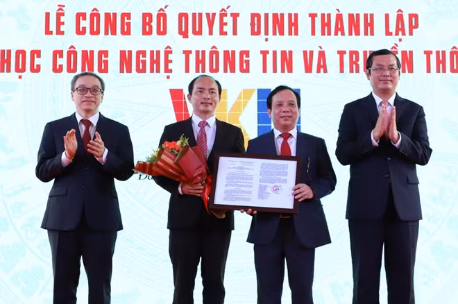 Lãnh đạo trường Đại học Công nghệ thông tin và truyền thông Việt - Hàn nhận quyết định thành lập trường