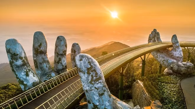 Sau thời gian tạm dừng hoạt động, nhiều điểm tham quan, du lịch nổi tiếng tại TP Đà Nẵng đảm bảo an toàn phòng chống dịch COVID-19 sẽ được dần mở cửa trở lại đón du khách bắt đầu vào dịp lễ 30/4 -1/5.