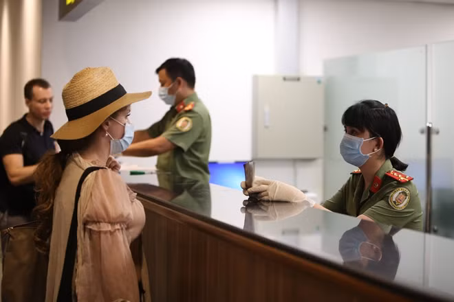 Đà Nẵng thực hiện mục tiêu kép vực dây phát triển kinh tế, du lịch gắn với điểm đến an toàn phòng chống dịch bệnh COVID-19.