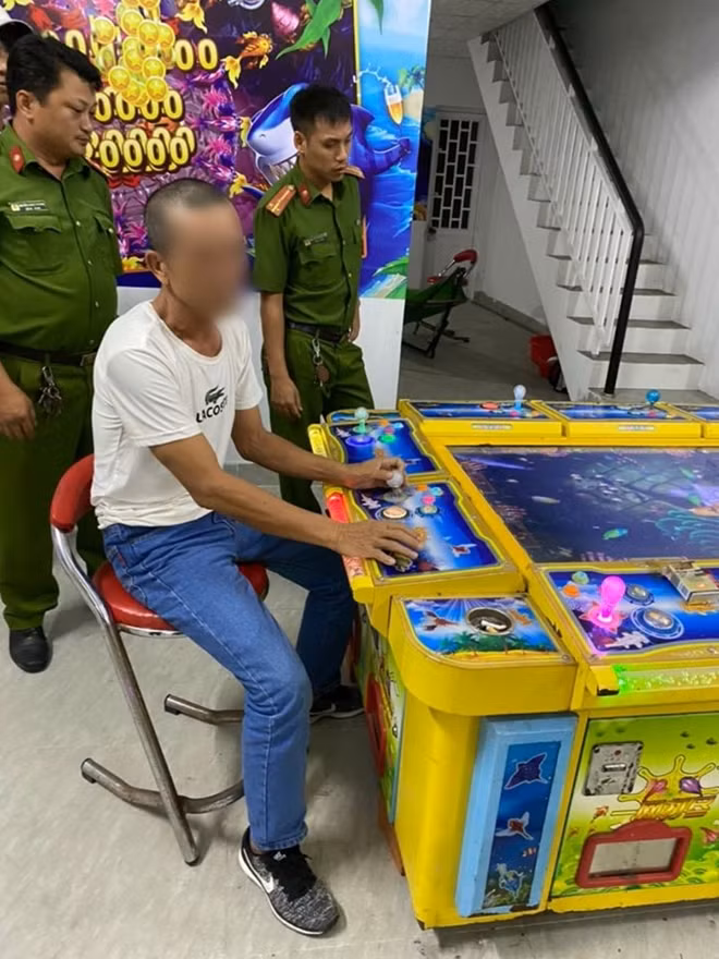 Lực lượng Công an phát hiện ngay tại điểm game bán cá không phép này còn có nhiều khách chơi game dương tính với ma túy.