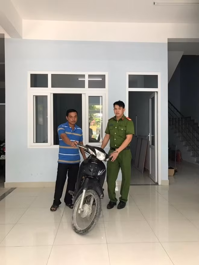 Anh Đặng Văn Ánh cảm kích khi nhận được tài sản.