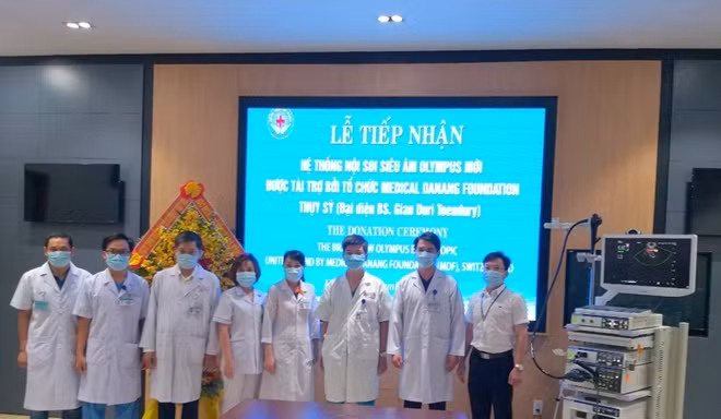 Hệ thống máy nội soi siêu âm hiện đại Olympus do tổ chức Medical Danang Foundation - Thụy Sĩ tài trợ cho BV Đà Nẵng.