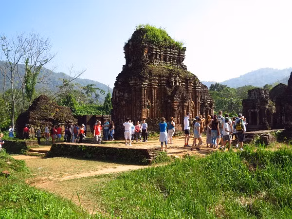 Khu di tích Mỹ Sơn tạm dừng đón khách tham quan để phòng chống dịch COVID-19. Khu di tích Mỹ Sơn tạm dừng đón khách tham quan để phòng chống dịch COVID-19.