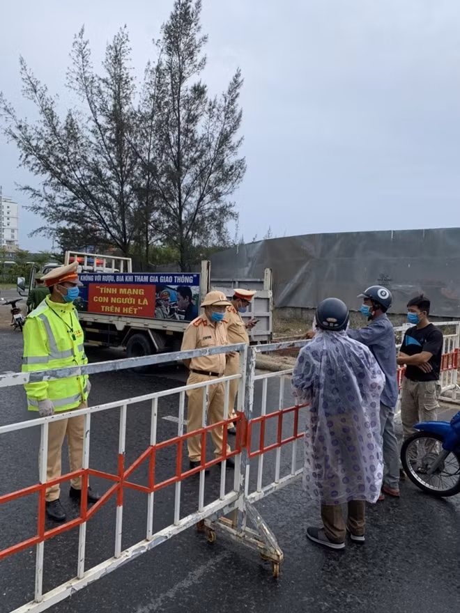 Các trường hợp không chấp hành yêu cầu của chốt kiểm soát dịch sẽ được lực lượng làm nhiệm vụ cương quyết xử lý, ngăn chặn không cho vào thành phố.