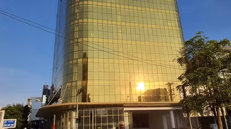 Xử phạt, đình chỉ thi công 60 ngày hai tòa cao ốc “chói mắt” 