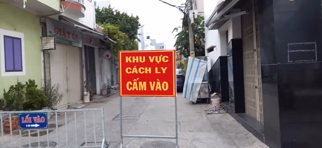 Một khu dân cư tại quận Ngũ Hành Sơn, TP Đà Nẵng phải thiết lập vùng cách ly y tế do có 6 ca nhiễm COVID-19 ngoài cộng đồng.