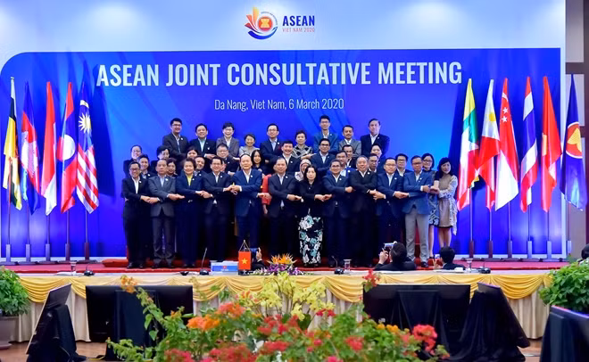 Các đại biểu Quan chức Cao cấp các trụ cột Cộng đồng ASEAN.