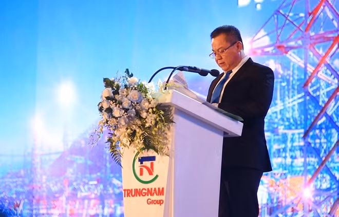Hoàn thành và đưa vào sử dụng Trạm biến áp 500kV và đường dây 220/500kV kết hợp nhà máy điện mặt trời Trung Nam Thuận Nam 450 MW lớn nhất Đông Nam Á.