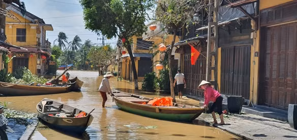 Phố cổ Hội An ngập lần thứ tư trong tháng 10