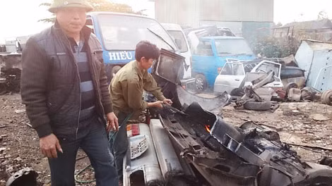 Ông chủ của bãi chuyên “mổ” xác ôtô Nguyễn Văn Chiến.