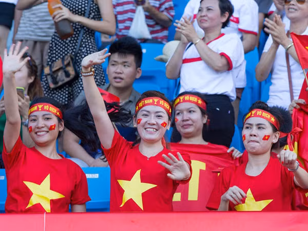 Những nụ cười toả nắng của thiếu nữ Việt trên sân Bishan, Singapore. Ảnh: Seagames2015.