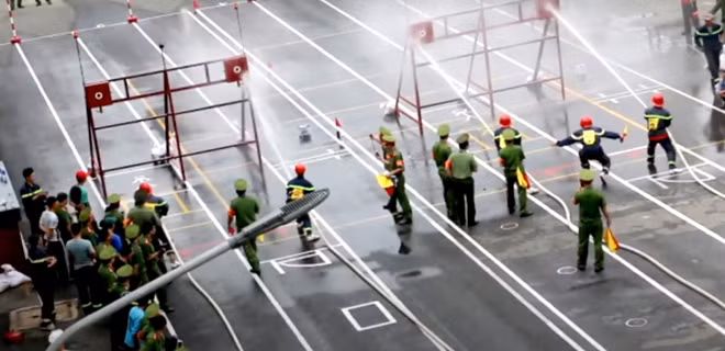 Các đội thi đấu kỹ thuật phun nước tiêu điểm