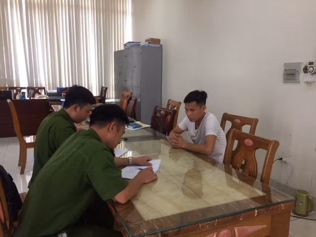 Lê Hữu Định khai nhận hành vi lừa đảo. Lê Hữu Định khai nhận hành vi lừa đảo.