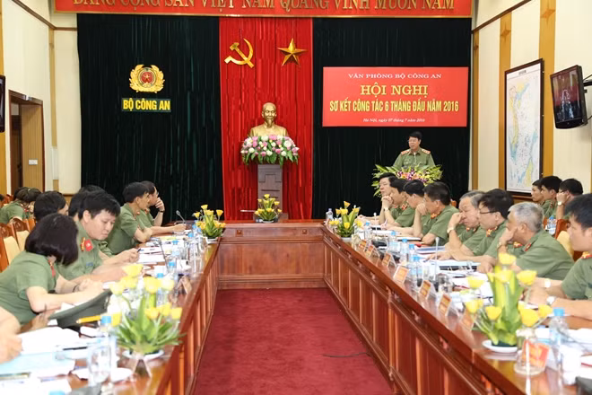 Thứ trưởng Bùi Văn Nam phát biểu chỉ đạo tại Hội nghị.