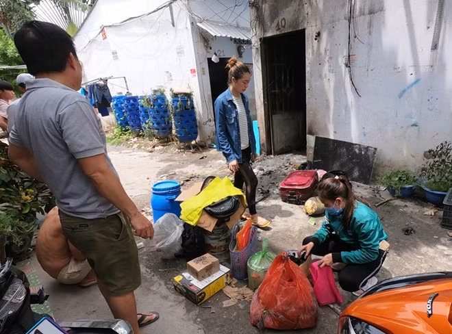 Người thân đau buồn trước sự ra đi của 3 người thân