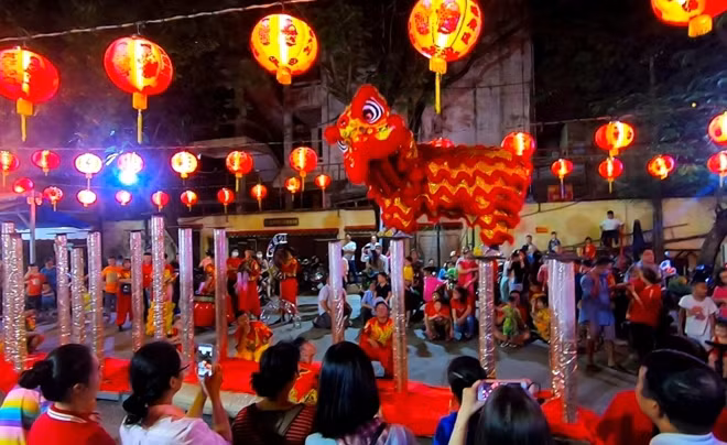Khu vực Chợ Lớn mỗi khi Tết đến xuân về là người dân náo nức bởi tiếng trống lân rộn ràng