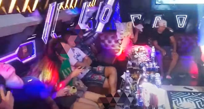 Các nhóm người trong phòng karaoke có biểu hiện sử dụng ma túy