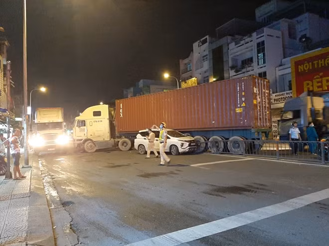 Không có người bị thương nhưng những người trên các xe bị một phen hoảng loạn.