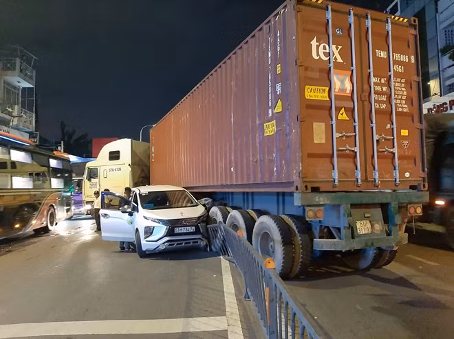 CSGT-TT-Công an quận Bình Thạnh đang làm rõ nguyên nhân