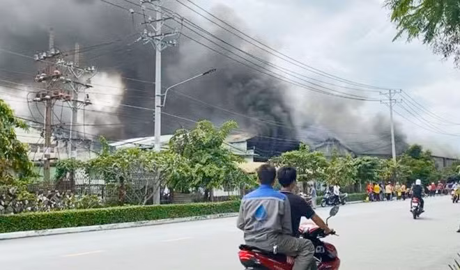 Đám cháy xuất phát từ khu vực phun sơn tự động nên nhanh chóng lan rộng