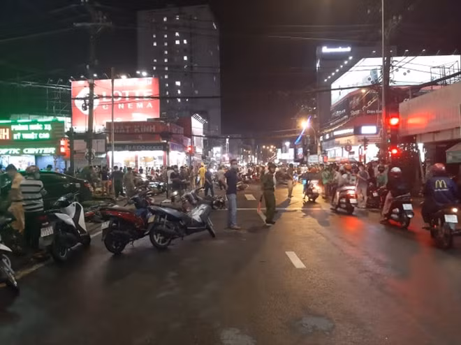 Hiện trường ngổn ngang sau vụ tai nạn.