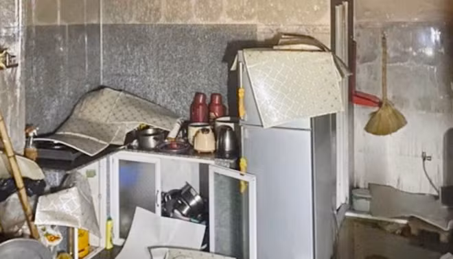 Đồ đạc trong căn nhà bị hư hỏng sau vụ cháy
