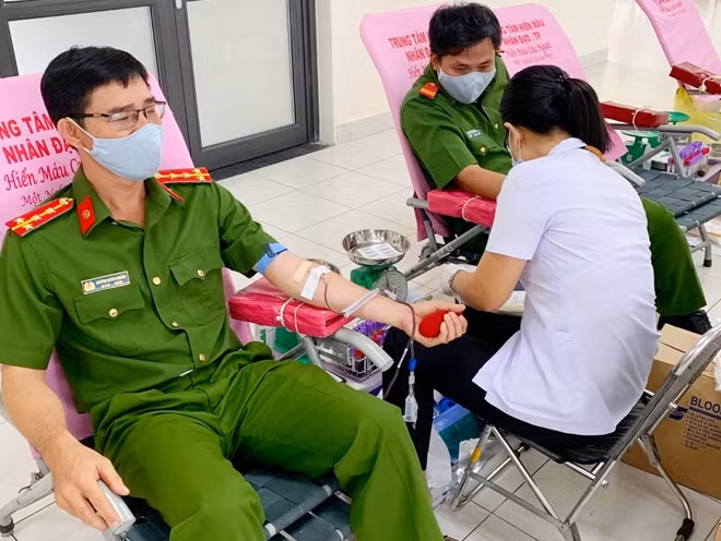Cán bộ chiến sĩ Công an TP Hồ Chí Minh tham gia hiến máu tình nguyện