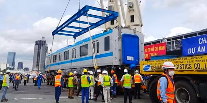 Tuyến metro số 1 (Bến Thành-Suối Tiên) có 17 đoàn tàu với 51 toa. Tất cả được sản xuất tại Nhật Bản. Tốc độ tối đa thiết kế 110km/h (đoạn trên cao), 80km/h (đoạn hầm), có thể chở tổng cộng 930 khách, trong đó có 147 khách ngồi ghế, 783 khách đứng.