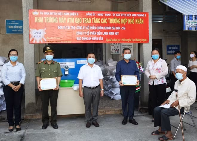 UBND phường ghi nhận đóng góp của các nhà hảo tâm