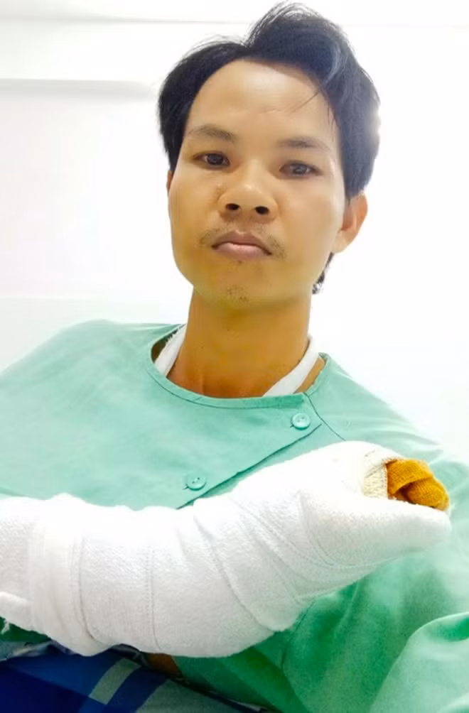 Anh Vinh đang được điều trị tại bệnh viện