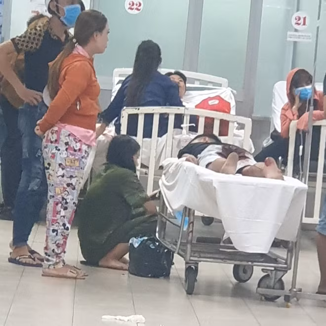 Một người trong nhóm C bị chém được cấp cứu tại bệnh viện