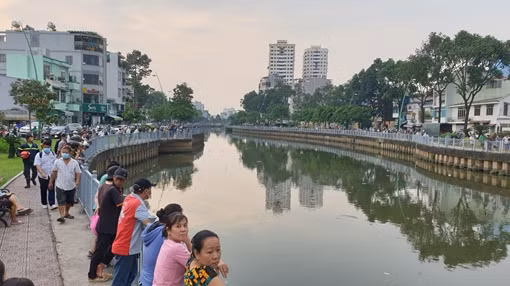 Tìm kiếm người đàn ông nghi nhảy kênh tự tử