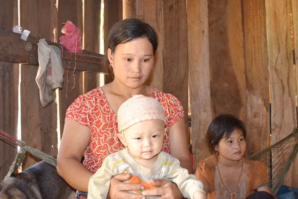 Nhiều người dân tỏ ra lo lắng khi biết người thân của mình bị lừa đi lao động ngoài tỉnh.