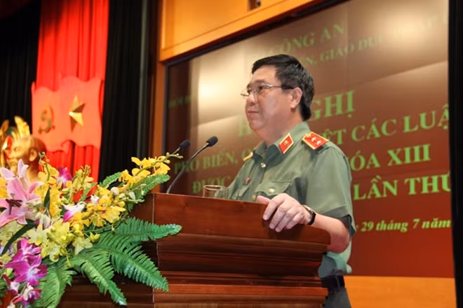 Trung tướng, GS.TS Nguyễn Ngọc Anh phổ biến nội dung, những điểm mới của các luật.