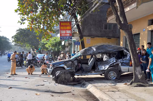 CSGT Công an TP Tuyên Quang khám nghiệm hiện trường CSGT Công an TP Tuyên Quang khám nghiệm hiện trường